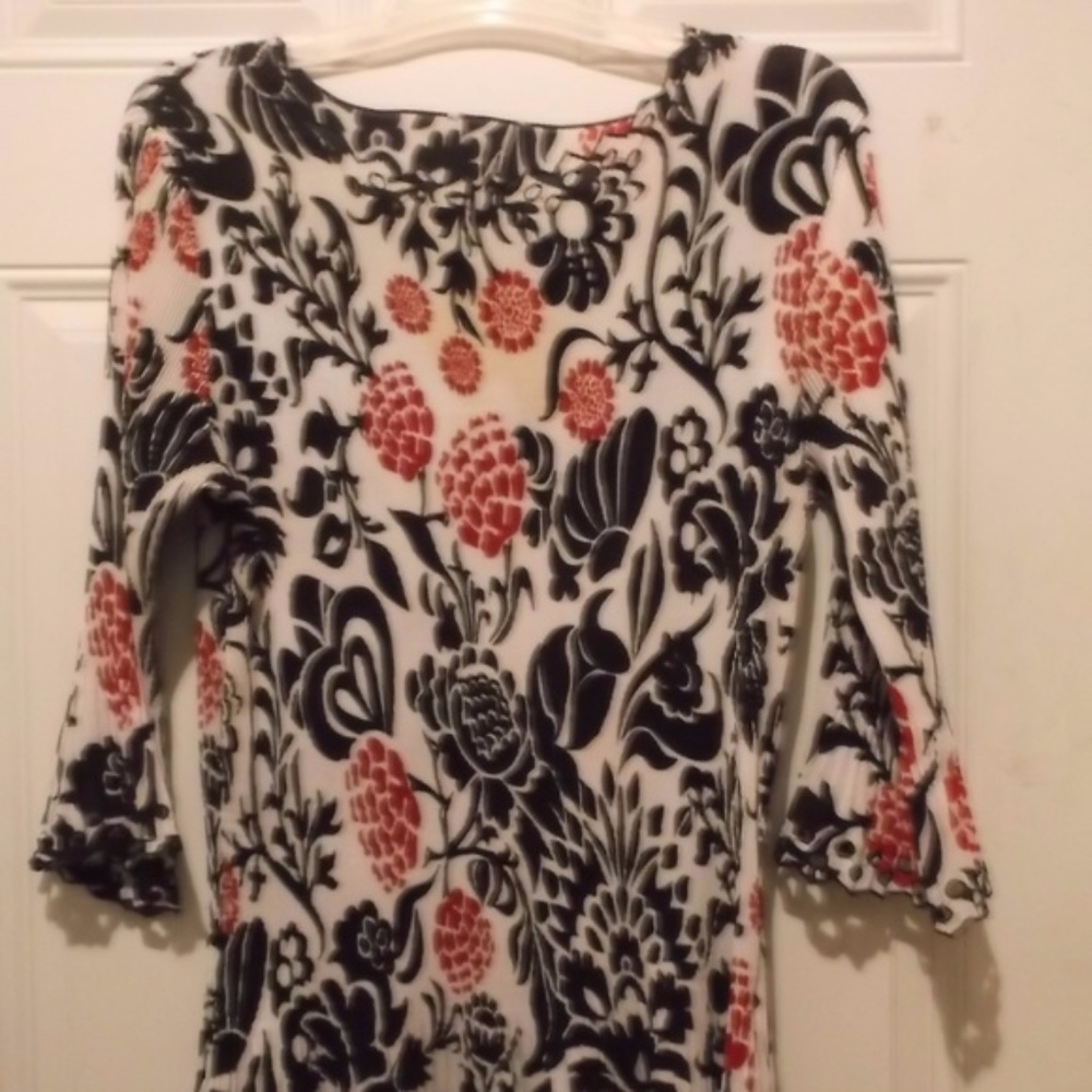 Entirely Pleated, Chiffon Top * NWOT